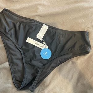 Cupshe bathing suit - bikini bottom. Black. NWT. Size XL.